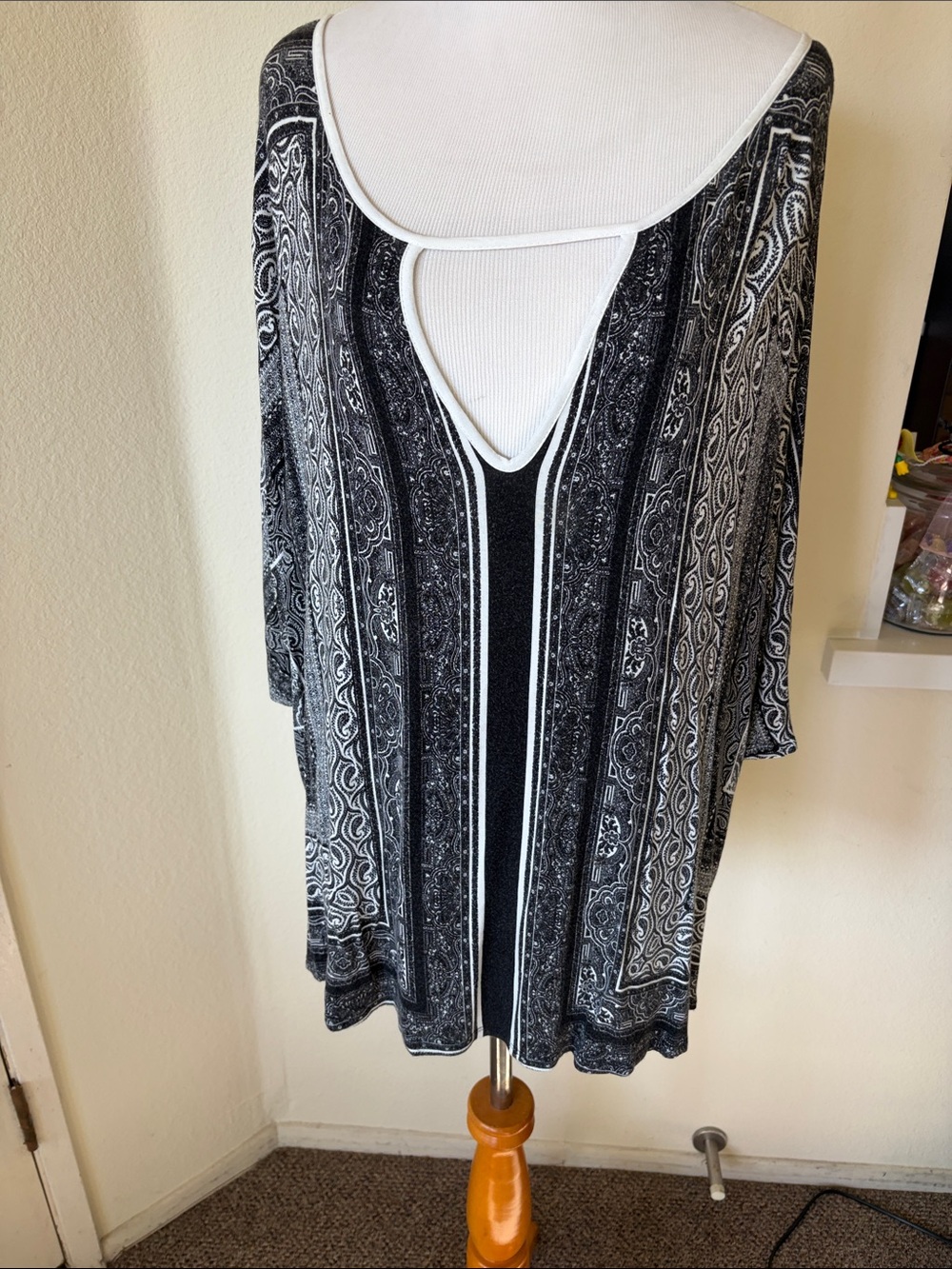 Language Black and White Patterned V-Neck Tunic